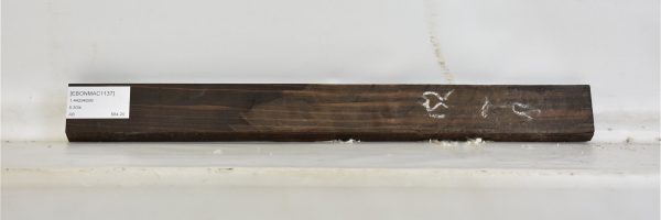 EBONMAC1137_1